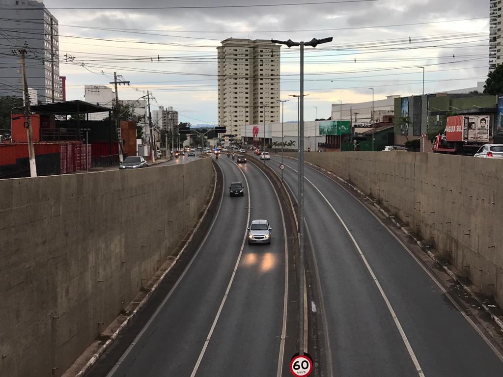 Especialistas em economia defendem medidas mais rígidas de distanciamento social