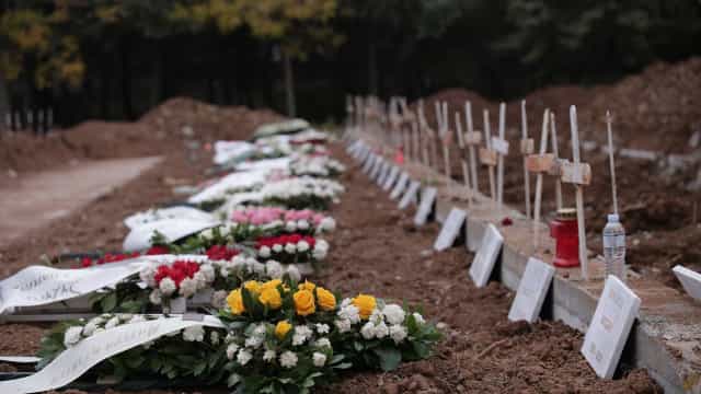 Pandemia já matou pelo menos 2,74 milhões de pessoas em todo o mundo