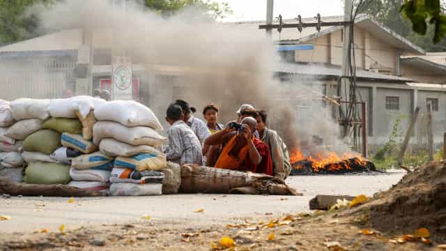 Violência militar em Mianmar. Número de mortos ultrapassa os 300