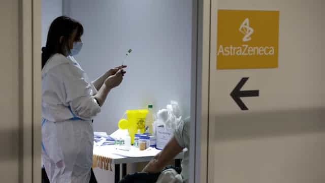 Berlim suspende vacina AstraZeneca após nove mortes na Alemanha