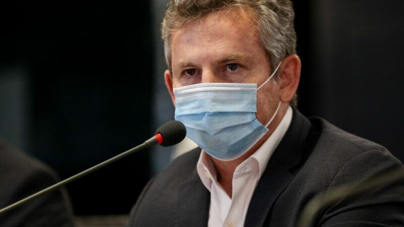 Governador de MT pede ao ministro da Saúde que os profissionais de Segurança e Educação sejam vacinados