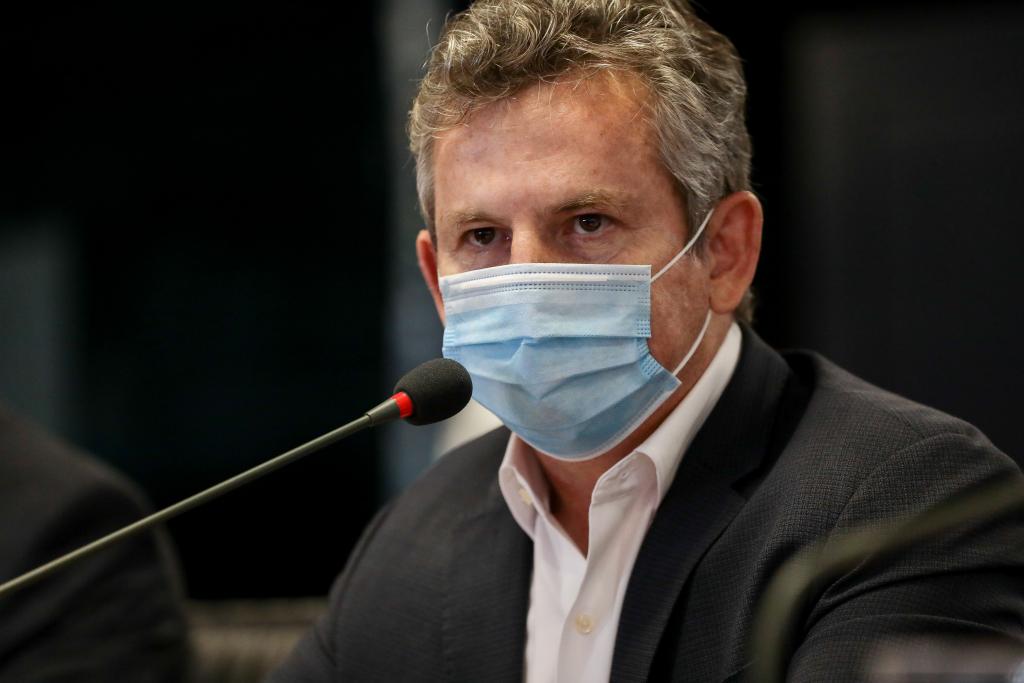 Governador de MT pede ao ministro da Saúde que os profissionais de Segurança e Educação sejam vacinados