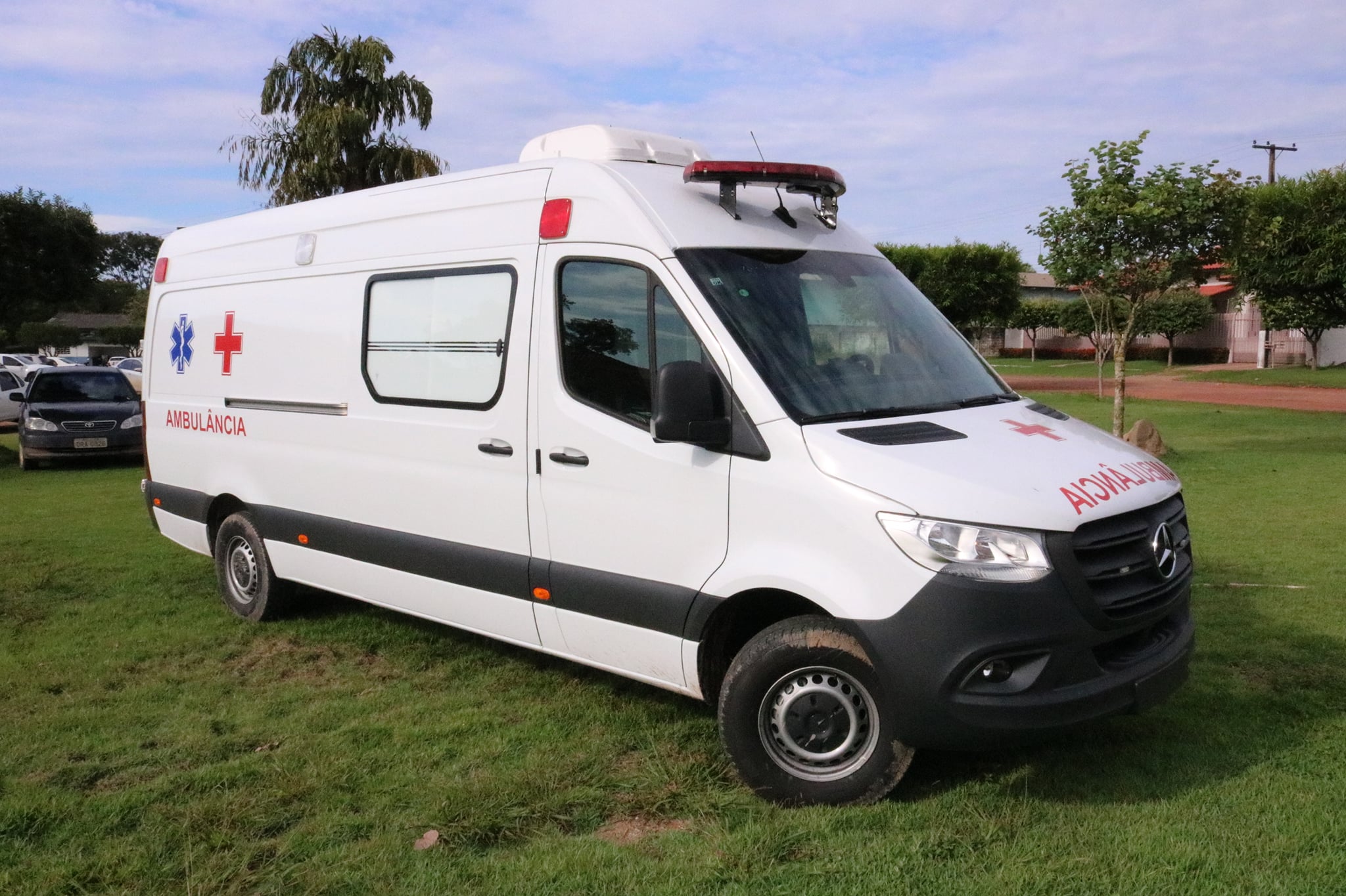 Prefeitura Municipal e Secretaria Municipal de Saúde de Guarantã do Norte Recebem mais uma Ambulância 0 km