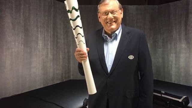 Milton Neves é vacinado contra a Covid-19 em São Paulo