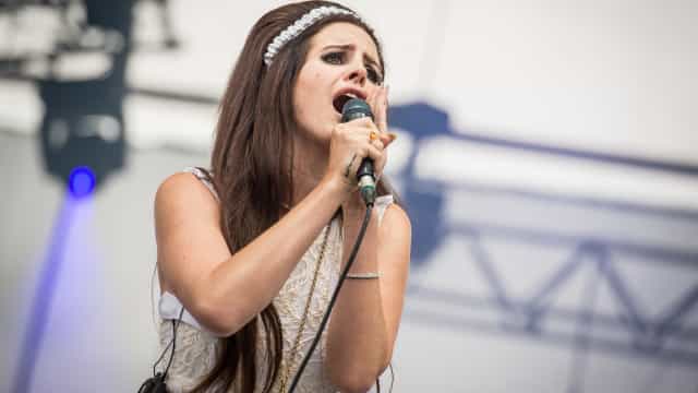 Lana Del Rey se arrisca em novo disco, mas faz falta algum tempero