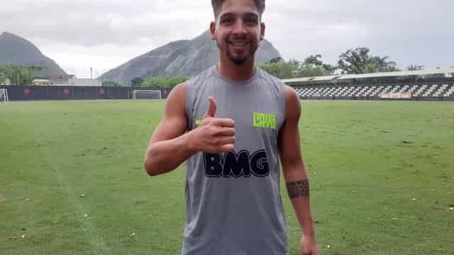 Meio-campista argentino Benítez não é mais jogador do Vasco