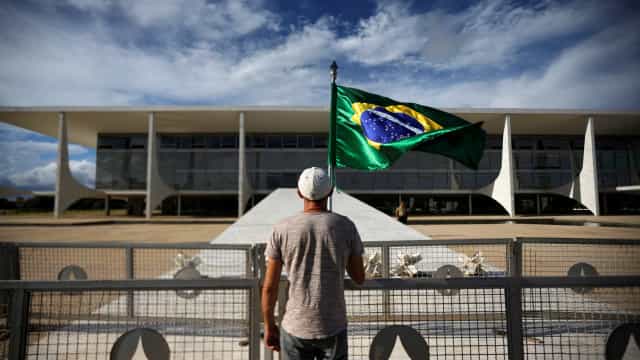 Centrais sindicais convocam trabalhadores para lockdown nacional na quarta-feira