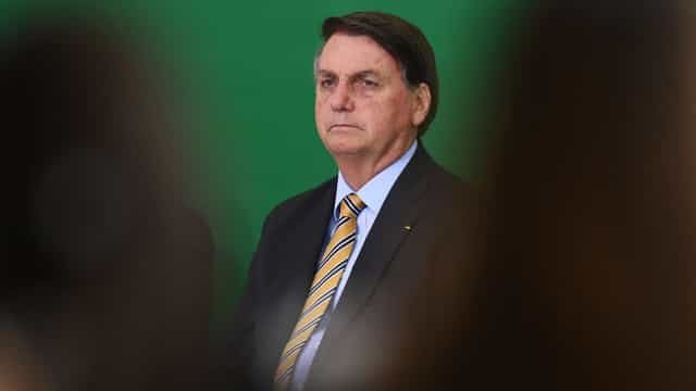 Por lei apoiada por Michelle, Bolsonaro dribla Economia