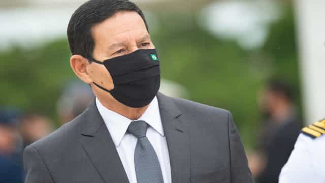 Número de mortos no Brasil já ultrapassou o limite do bom senso, diz Mourão