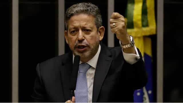 Sob críticas, Congresso vota Orçamento hoje