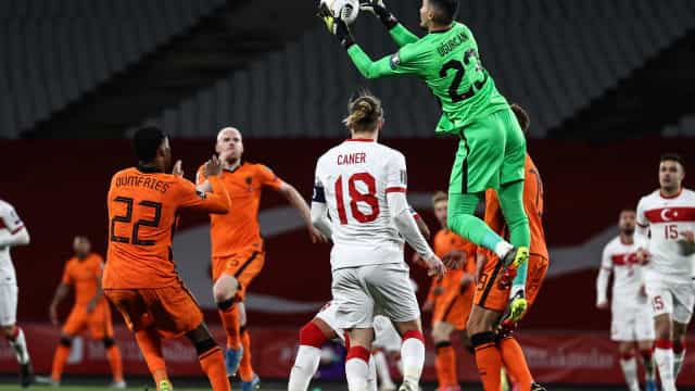 Turquia derrota Holanda, por 4 a 2, nas Eliminatórias Europeias da Copa do Mundo