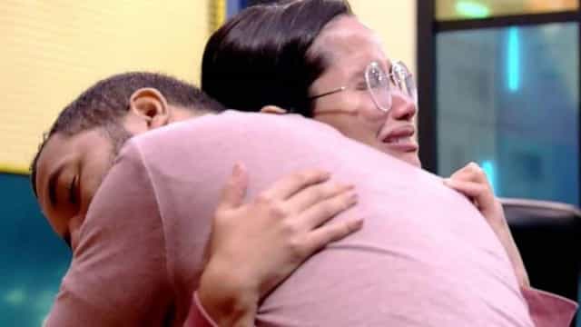 Gil se declara para Juliette na festa do líder do BBB 21