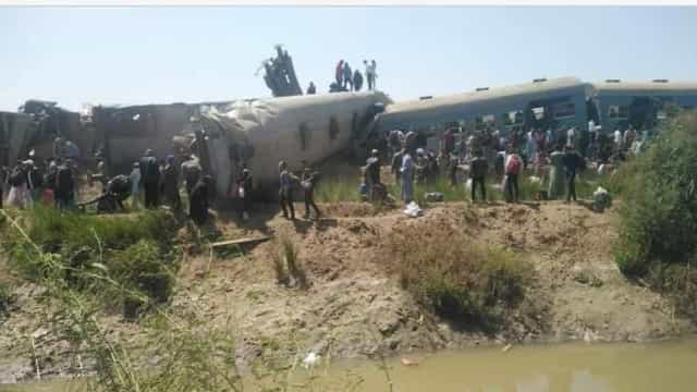 Colisão entre dois trens no Egito faz pelo menos 32 mortos