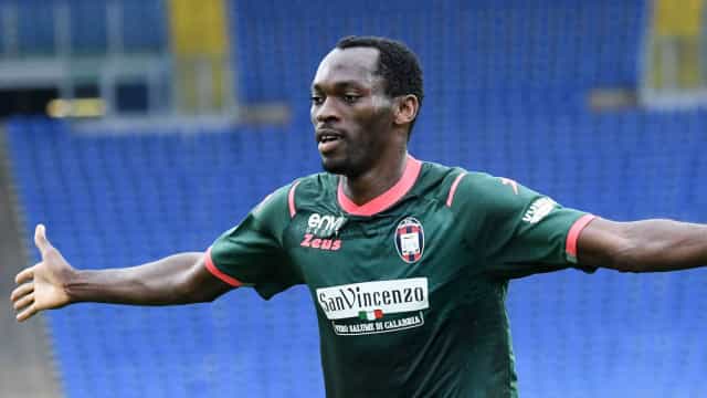 Cidade da Itália dá cidadania a filha de jogador alvo de racismo de torcedores