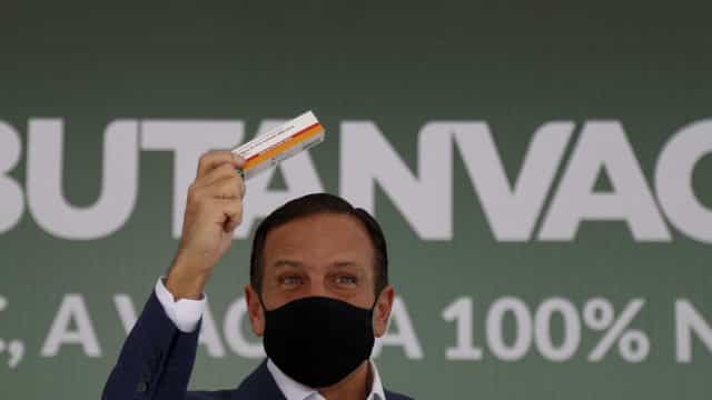 Aqui é calça apertada e não tanga frouxa, diz Doria ao encarnar ‘João vacinador’ nas redes
