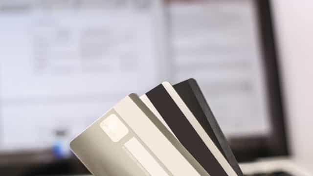 Bolsonaro sanciona lei que aumenta em 5% limite de crédito consignado