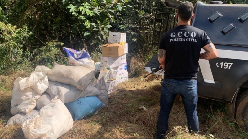 Polícia Civil localiza mais R$ 150 mil em defensivos agrícolas em região de mata, em Diamantino