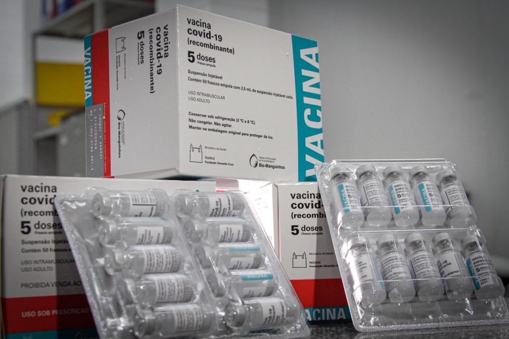 Doses das vacinas já estão disponíveis para retirada por Cuiabá e VG; Estado concluiu envio de remessas para o interior