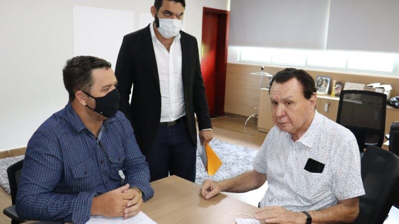 Presidente da Câmara de Peixoto de Azevedo entrega pleitos para infraestrutura e praça de lazer  no Bairro Bela Vista