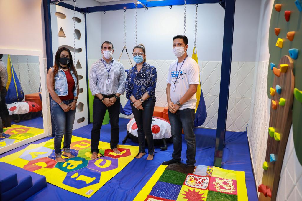 Primeira-dama vistoria obra de nova sala para atendimento dos autistas no Cridac