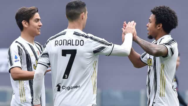 Juventus derrota o Genoa e segue na cola do vice-líder Milan no Italiano