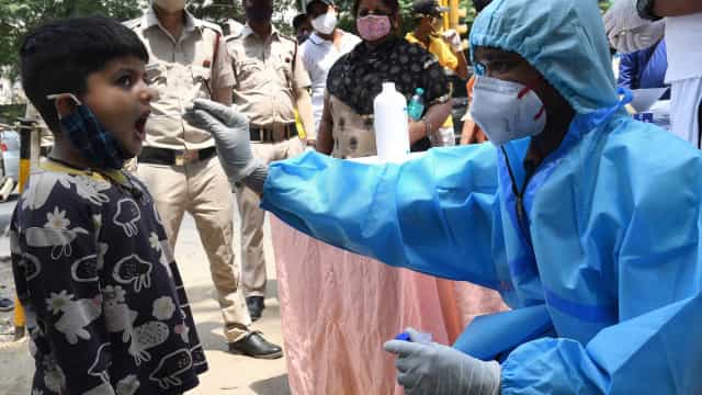 Índia teme colapso no sistema de saúde com recorde de casos e mortes