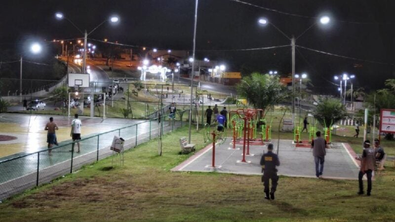 Nesta terça-feira (06), mais de 40 multas foram aplicadas por descumprimento do toque de recolher em Mato Grosso