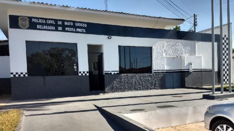 Polícia Civil prende homem que invadiu ótica em Pedra Preta e desferiu golpes de faca na ex-esposa