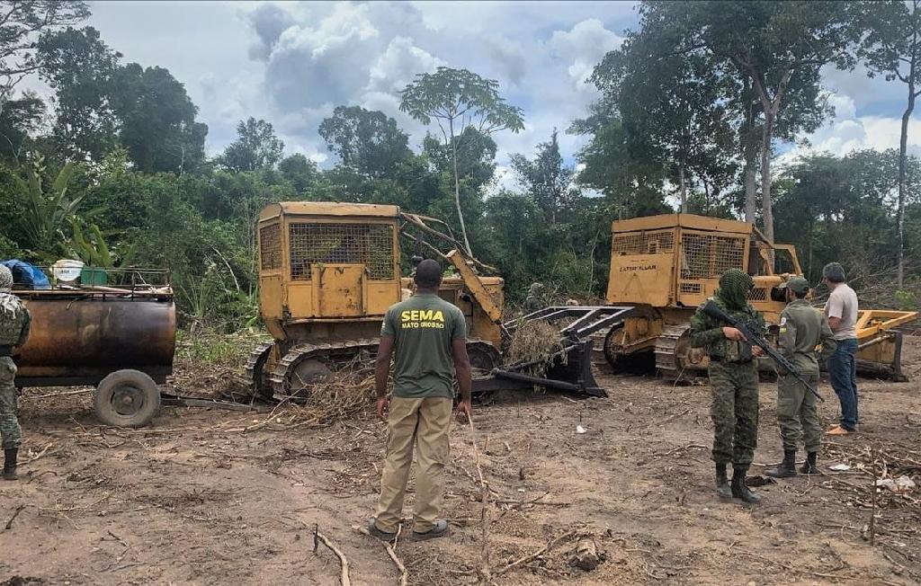 Operação flagra desmatamento ilegal e apreende 8 tratores em Confresa