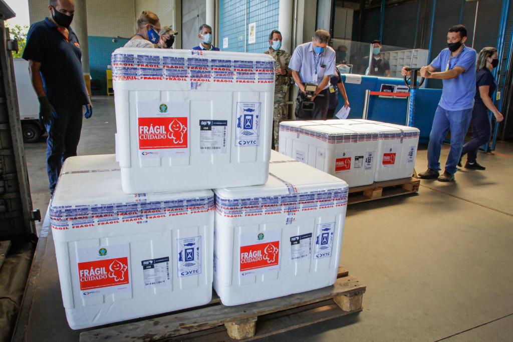 Colegiado define como serão distribuídas 50,8 mil doses de vacina contra Covid-19