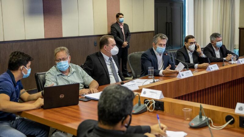 Em reunião com sindicatos, governador informa que 3.200 profissionais serão vacinados a partir dessa semana