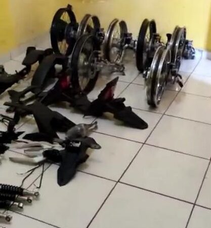 Peças de mais de 60 motocicletas roubadas são localizadas pela Polícia Civil em casa na Capital