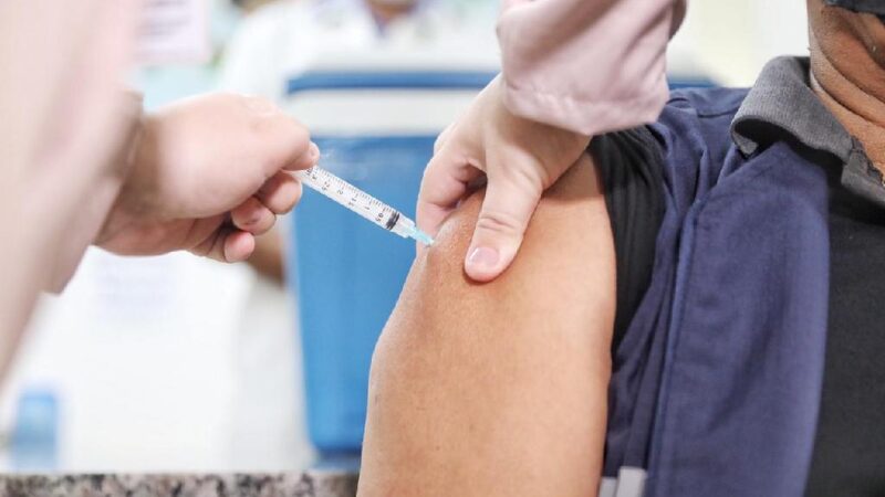 Governo de MT já distribuiu 99,5% das doses recebidas; veja quanto cada município aplicou