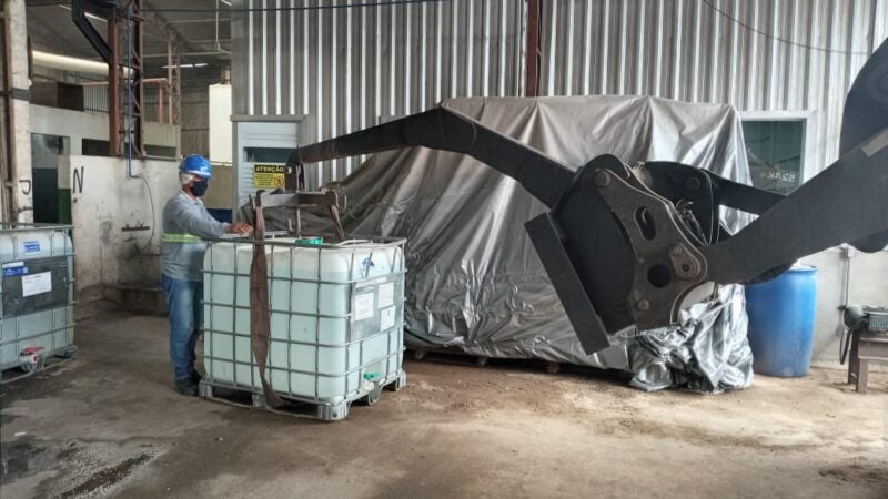 Empresa de Sorriso doa álcool para o município de Colíder