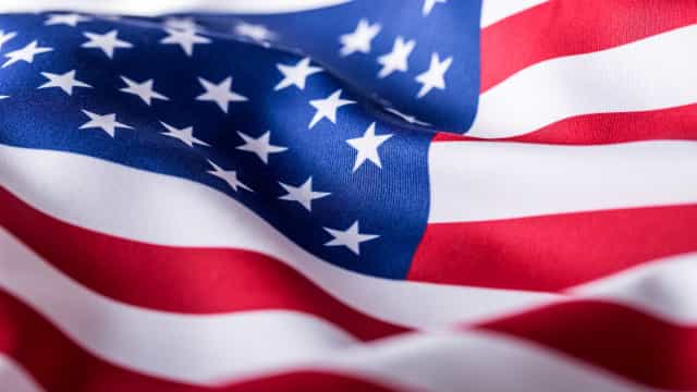 EUA suspendem restrição de entrada a noivos e acompanhantes de menores