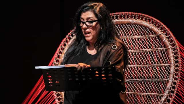 Regina Casé diz que acorda dez vezes por noite pensando em Paulo Gustavo