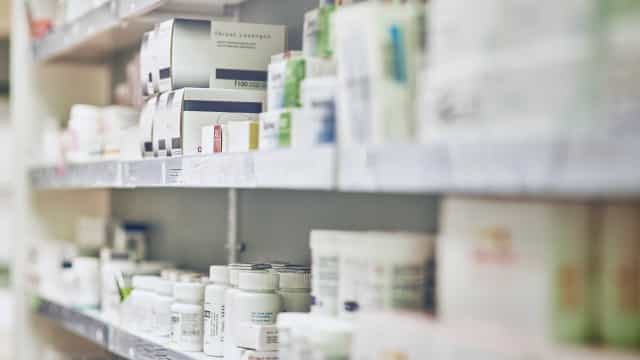 Covid-19: farmacêuticas levam multa por vender remédio acima do preço