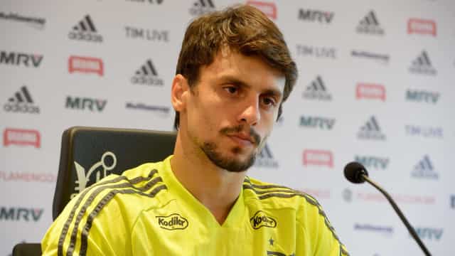 Flamengo dá folga ao elenco, mas Rodrigo Caio treina em tempo integral
