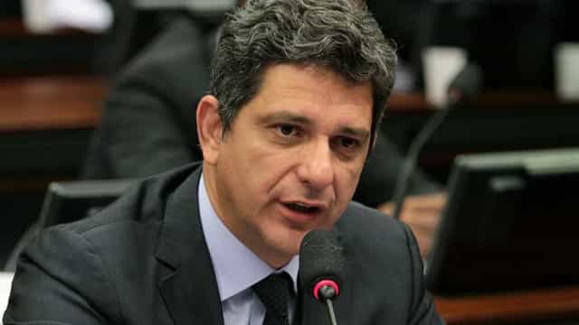 Senador do PT assina texto que selou acordo