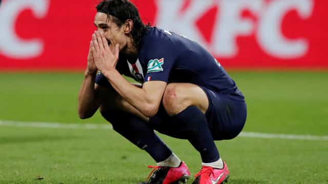 Com show de Cavani e Bruno Fernandes, United goleia Roma; Villarreal bate Arsenal