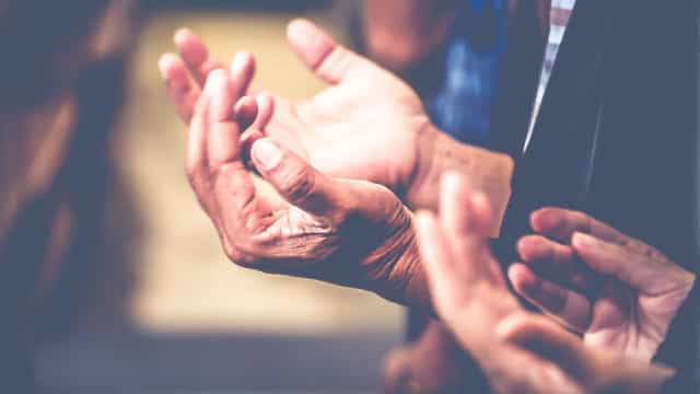 Igrejas devem ficar de fora de guerras culturais, diz téologo de Yale