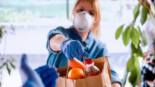 Pontos de vacinação arrecadam alimentos em São Paulo