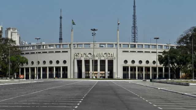 Países que controlaram a Covid-19 já têm até 50 mil pessoas em estádios