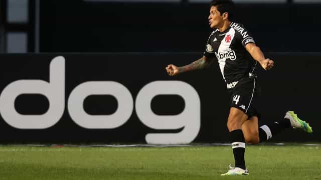 Com dois gols de Cano, Vasco confirma vaga na Taça Rio ao superar Resende