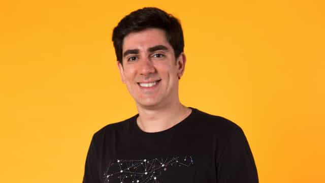 Marcelo Adnet expõe ex-BBBs ao criticar reuniões na pandemia