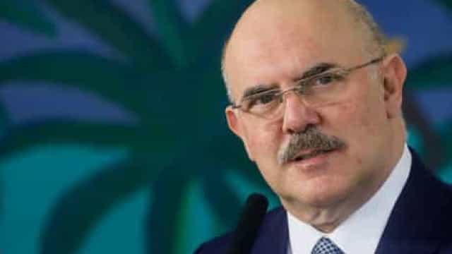 Milton Ribeiro assume erro em cálculo do Fundeb e diz que haverá correção