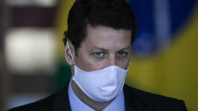 Subprocurador do TCU pede afastamento de Salles por gestão em favor de madereiros