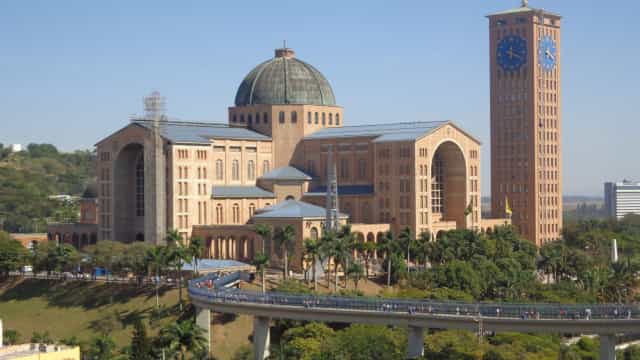 Após decisão do STF, Aparecida abre missas da Páscoa ao público, mas movimento é baixo