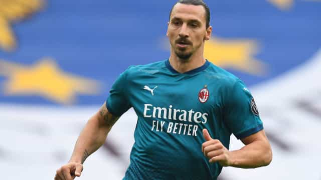 Perto de completar 40 anos, Ibrahimovic renova com o Milan por mais uma temporada