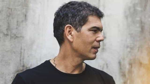 Só quero o direito de ser eu e tocar as músicas da Legião Urbana, diz Dado Villa-Lobos